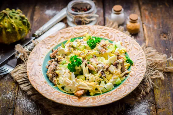 Салат из сардины с огурцом и яйцом - классический рецепт с пошаговыми фото