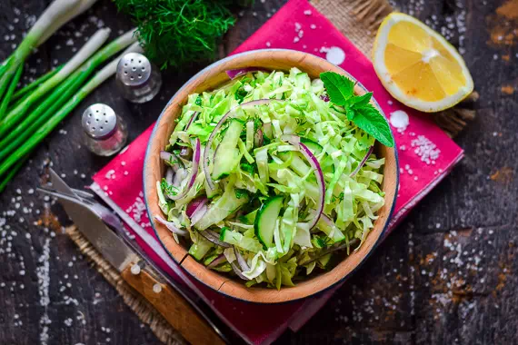 Салат с капустой и огурцом - диетический рецепт для похудения с пошаговыми фото