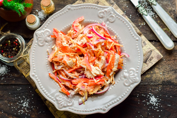 Салат с курицей, овощами и картошкой фри - оригинальный рецепт с пошаговыми фото