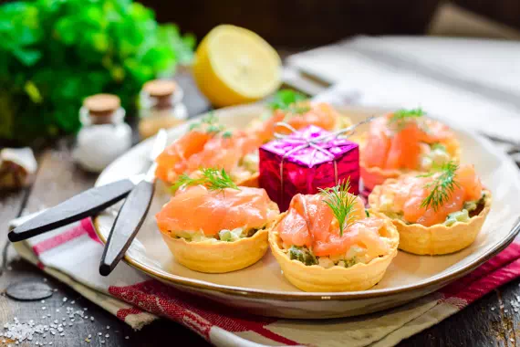 Тарталетки с творожным сыром и красной рыбой - праздничный рецепт с пошаговыми фото