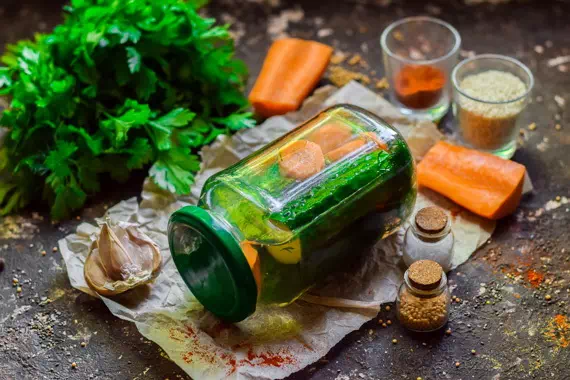 Маринованные огурцы с морковью - простой рецепт с пошаговыми фото