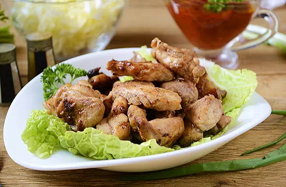 Сочная и ароматная курица кусочками на сковороде - оригинальный рецепт с пошаговыми фото
