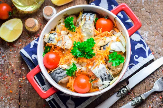 Скумбрия в духовке с морковью - классический рецепт с пошаговыми фото