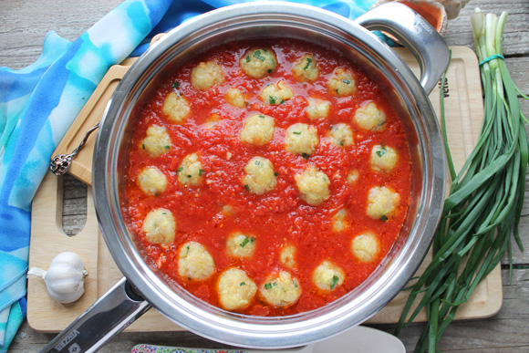 Фрикадельки из щуки в томатном соусе