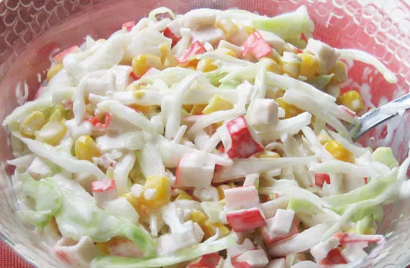 Крабовый салат с капустой - пошаговый рецепт с фото
