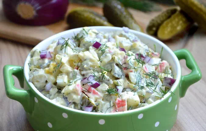 Крабовый салат с соленым огурцом - пошаговый рецепт с фото