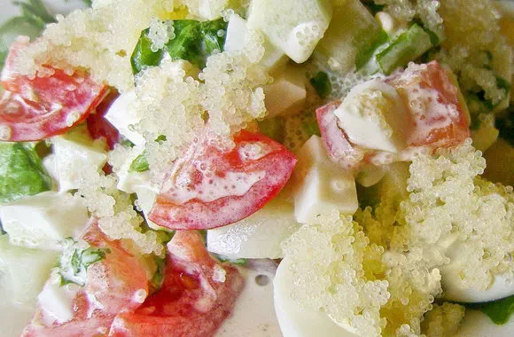 Салат с икрой мойвы и крабовыми палочками - пошаговый рецепт с фото