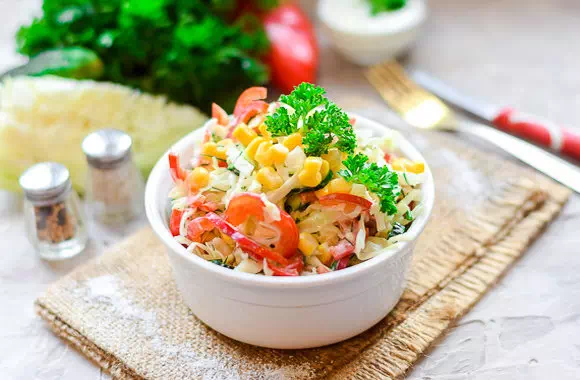 Диетический овощной салат с йогуртом - пошаговый рецепт с фото