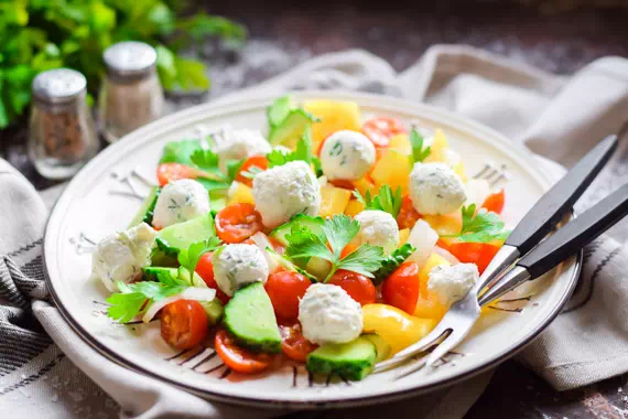 Овощной салат с творожными шариками - оригинальный рецепт с пошаговыми фото