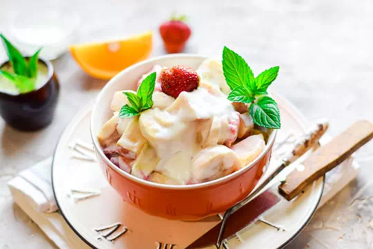 Фруктовый салат с йогуртом за 10 минут - два оригинальных рецепта с пошаговыми фото
