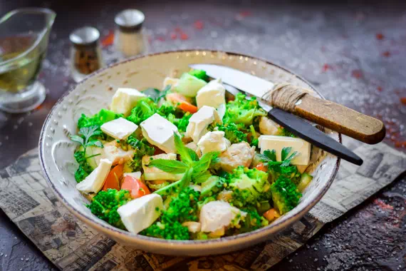 Салат с брокколи и курицей - очень простой диетический рецепт с пошаговыми фото