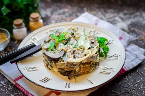 Салат из баклажанов «Вкуснотища» - оригинальный рецепт с фото