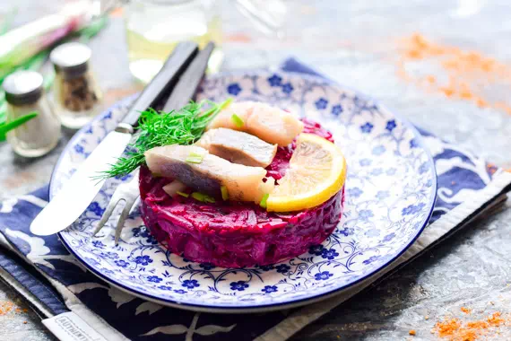 Салат с селедкой и свеклой - очень простой рецепт с пошаговыми фото