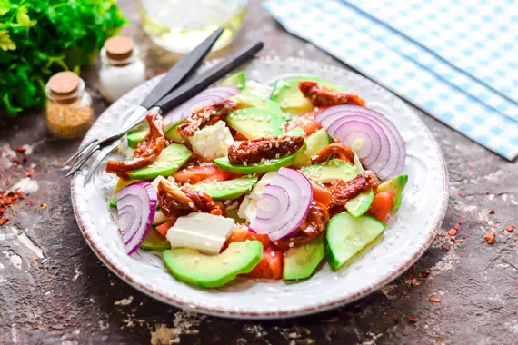 Салат с авокадо и овощами - оригинальный рецепт с пошаговыми фото