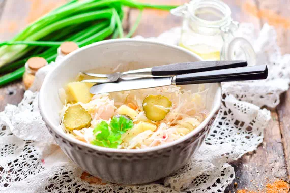 Салат из квашеной капусты с картошкой и огурцами - оригинальный рецепт с пошаговыми фото