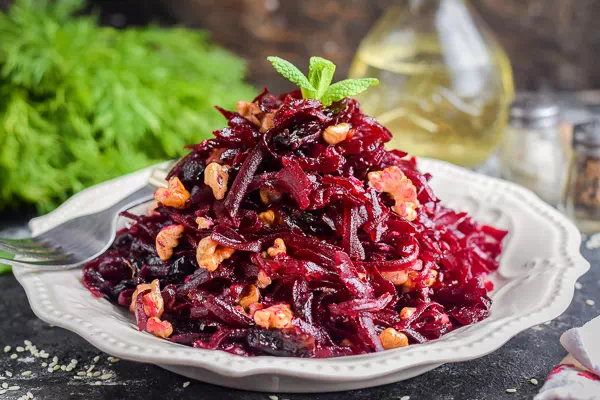 Салат из свеклы, чернослива и грецких орехов - быстрый рецепт с пошаговыми фото