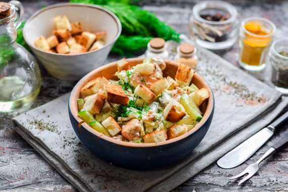 Салат с курицей, грибами и пекинской капустой - простой рецепт с пошаговыми фото