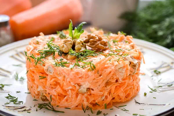 Салат из моркови с орехами и чесноком - быстрый рецепт с пошаговыми фото