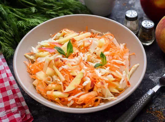 Салат из капусты с морковью и яблоком - быстрый рецепт с пошаговыми фото