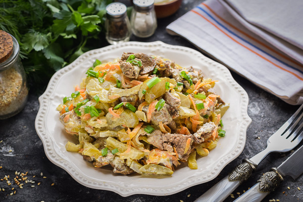 Салат с куриной печенью, луком и морковью - классический рецепт с пошаговыми фото