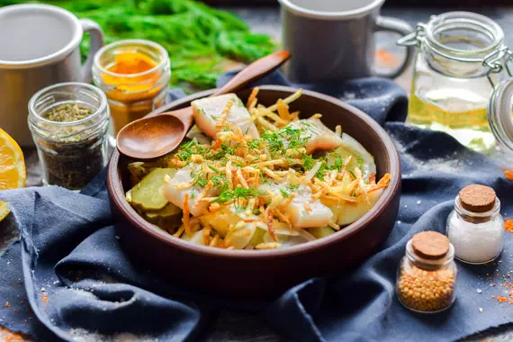 Салат с селедкой и картошкой фри оригинальный рецепт с фото