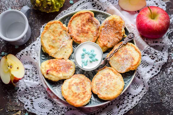 Овсяные оладьи с яблоками - классический рецепт с пошаговыми фото