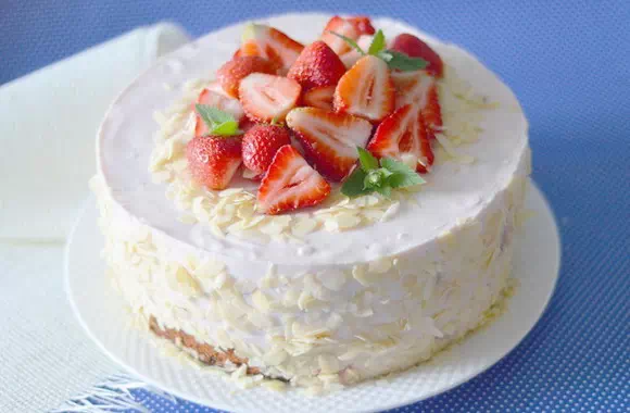 Бисквитно-йогуртовый торт