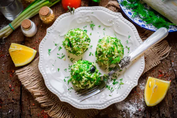 Сырные шарики с зеленью - простой рецепт оригинальной закуски за 20 минут