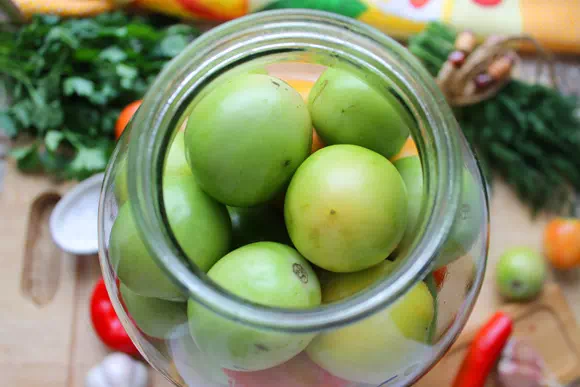 Зеленые помидоры на зиму в банках - классический рецепт с пошаговыми фото