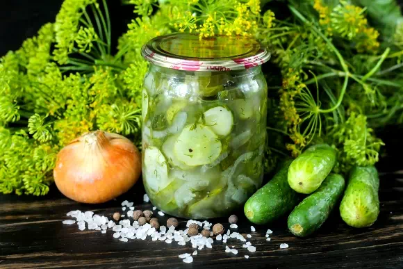 Салат из огурцов «Зимний король» - классический рецепт с фото