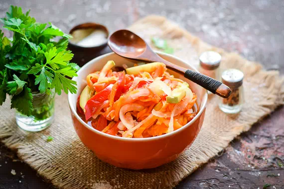 Вкусный салат из кабачков с овощами на зиму - простой рецепт с пошаговыми фото
