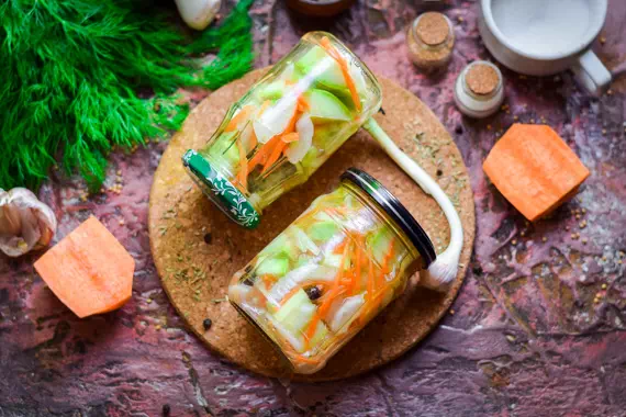 Острый салат из кабачков на зиму - простой рецепт с пошаговыми фото