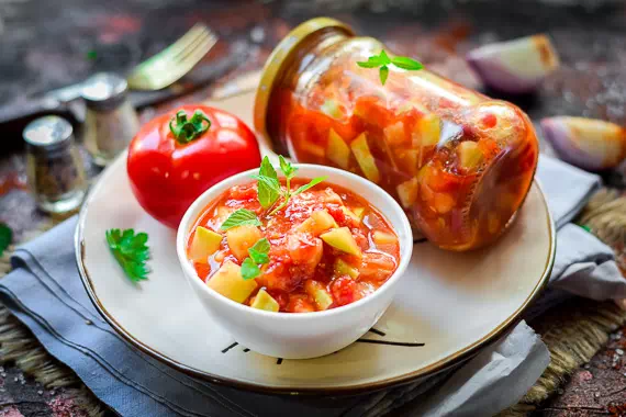 Кабачки в томатном соусе на зиму - два лучших рецепта с пошаговыми фото