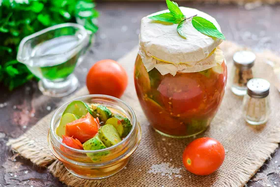 Салат из огурцов и помидоров с маслом на зиму - очень простой рецепт с пошаговыми фото