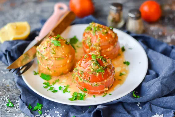 Быстрые маринованные помидоры за 30 минут - простой рецепт с пошаговыми фото