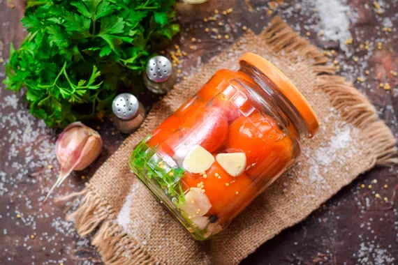 Вкуснейшие помидоры на зиму в литровых банках - классический рецепт с пошаговыми фото