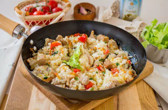 Мясо с рисом, грибами и овощами рецепт с фото