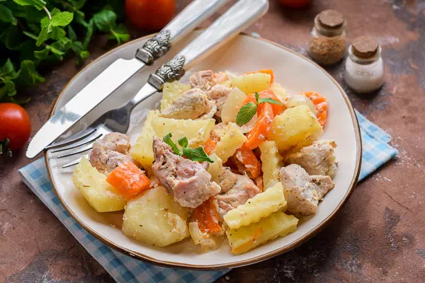 Мясо с картошкой в кефире в духовке - очень простой рецепт с пошаговыми фото