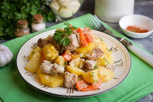 Картошка с мясом в духовке с майонезом - очень простой рецепт с пошаговыми фото