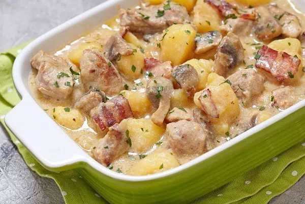 Картошка с мясом в сливках в духовке