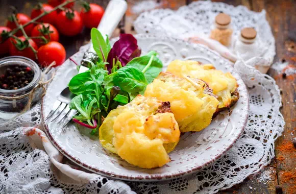 Мясо по-французски в духовке с ананасами - классический рецепт с фото