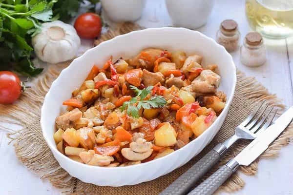 Жаркое с курицей и картошкой в духовке - классический рецепт с пошаговыми фото
