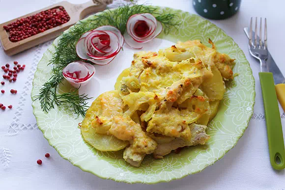 Курица с картошкой в духовке с майонезом - простой рецепт с пошаговыми фото 