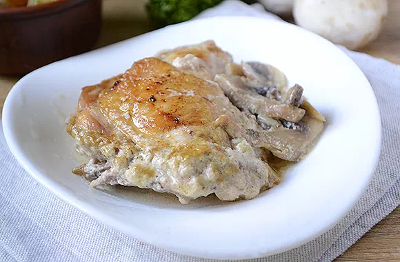 Курица в сливочно-горчичном соусе в духовке - классический рецепт с фото