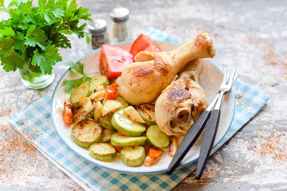 Курица с кабачками на сковороде - классический рецепт с фото