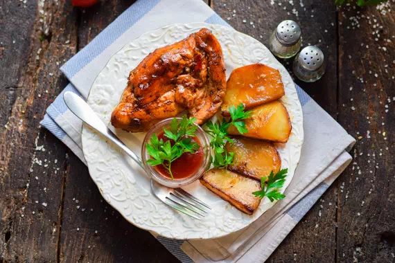 Вкуснейшее куриное филе с картошкой на сковороде - оригинальный рецепт с фото