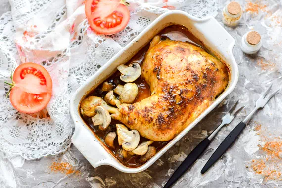 Куриный окорочок с грибами в духовке - классический рецепт с фото