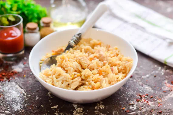 Рис с курицей и овощами на сковороде - классический рецепт с фото