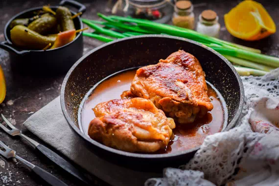 Курица в апельсиновом соусе на сковороде - классический рецепт с фото