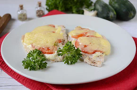 Куриное филе с сыром и помидорами в духовке - очень простой рецепт с пошаговыми фото